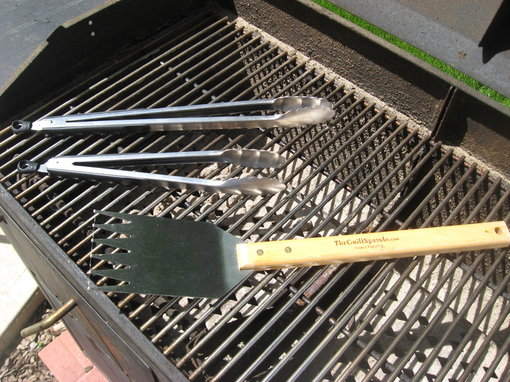 Tongs and spatulas